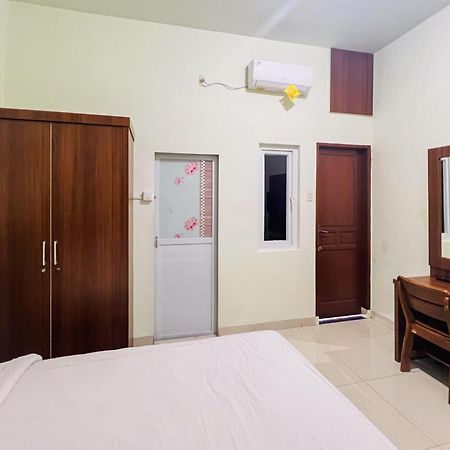 Teratai Residence Mitra Reddoorz Medan Esterno foto