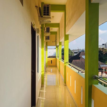 Teratai Residence Mitra Reddoorz Medan Esterno foto