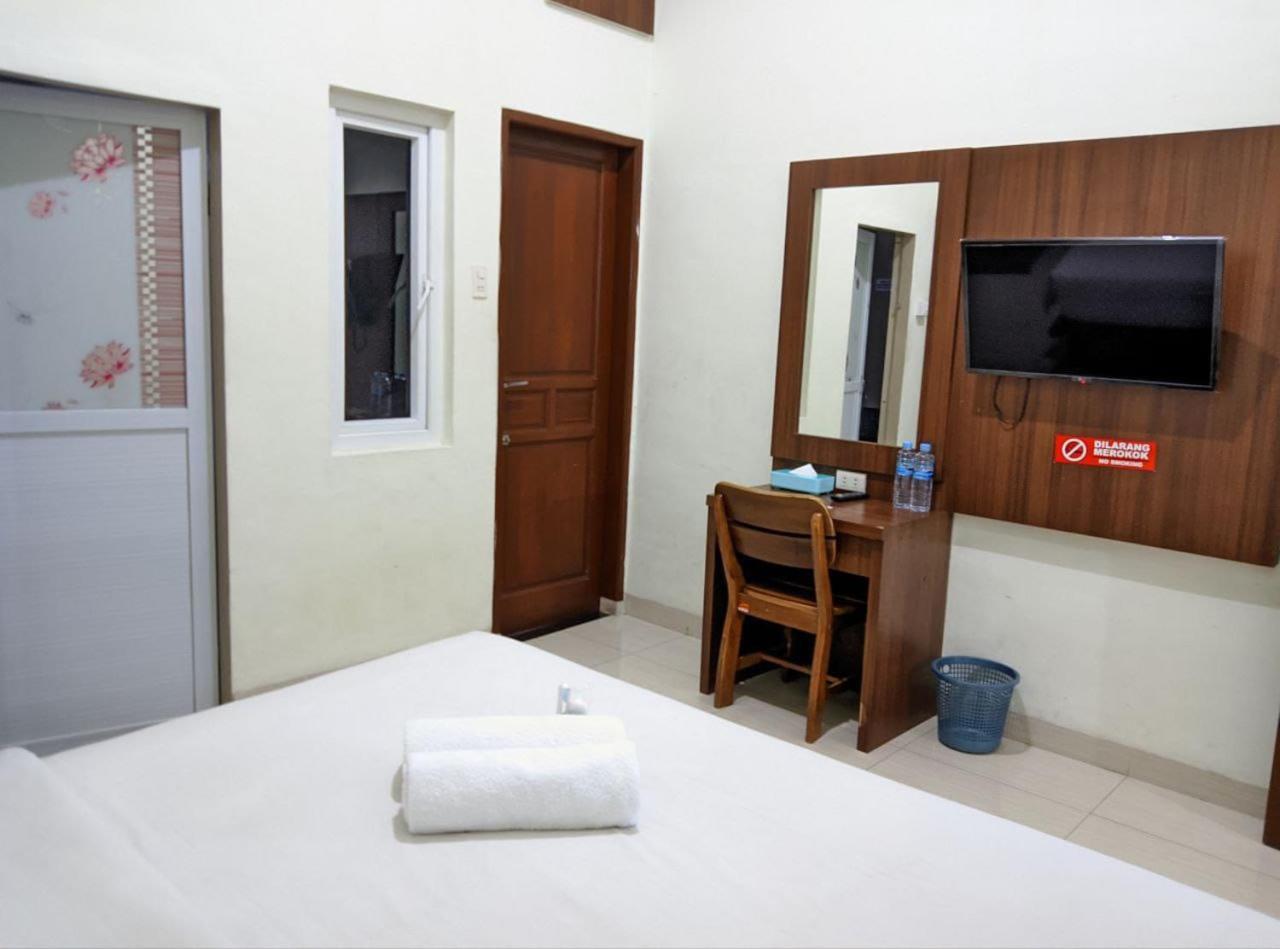 Teratai Residence Mitra Reddoorz Medan Esterno foto