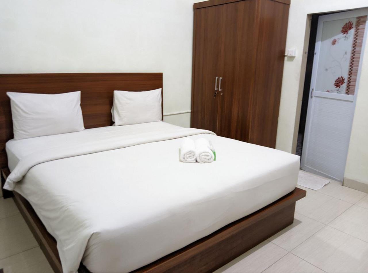 Teratai Residence Mitra Reddoorz Medan Esterno foto