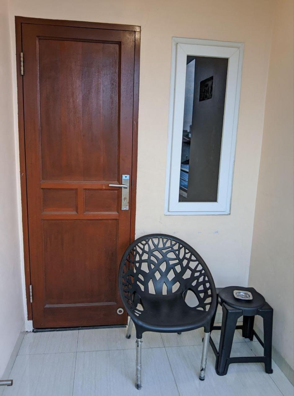 Teratai Residence Mitra Reddoorz Medan Esterno foto