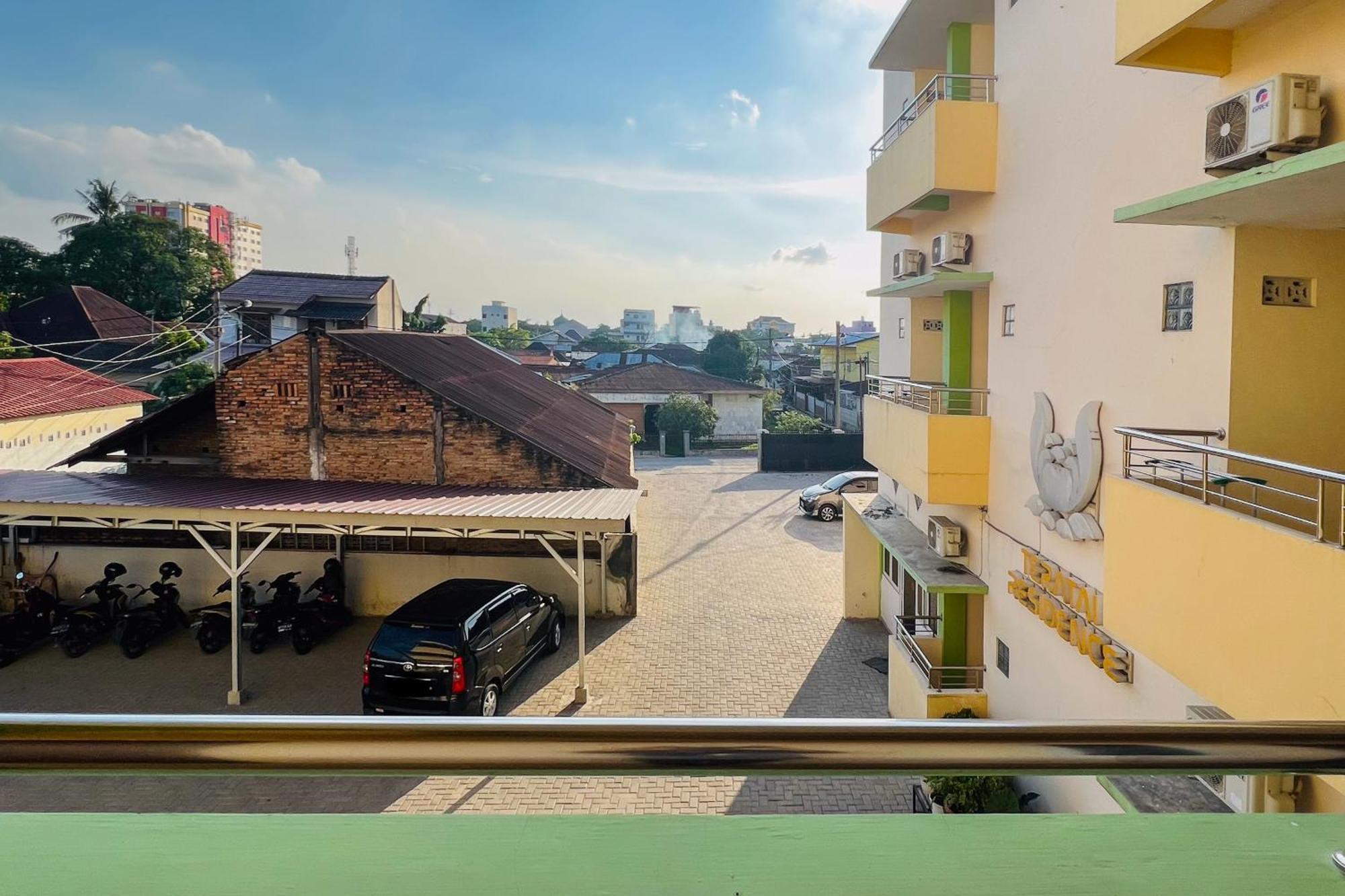 Teratai Residence Mitra Reddoorz Medan Esterno foto